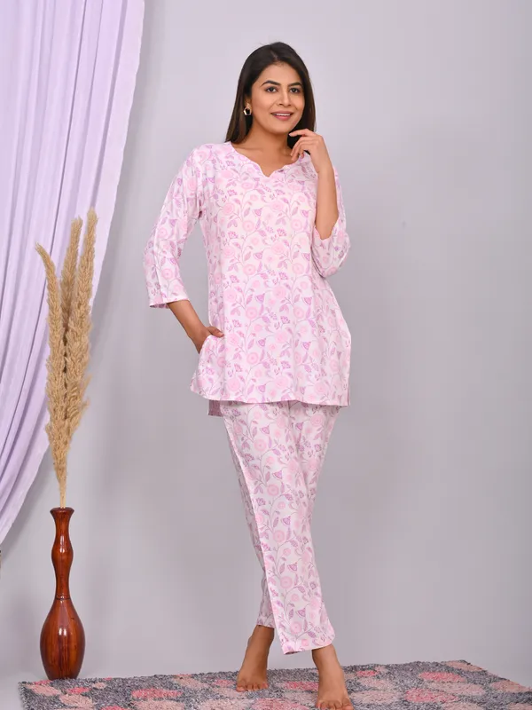 Soft_Pink_Cotton_Floral_Printed_Night_Suit_Set_For_Women