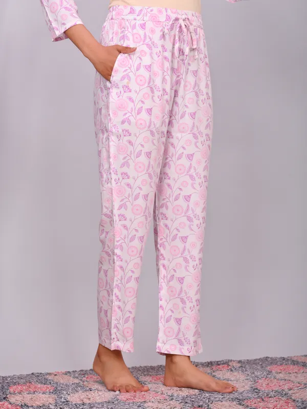 Soft_Pink_Cotton_Floral_Printed_Night_Suit_Set_For_Women