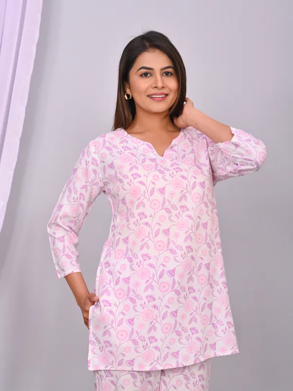 Soft_Pink_Cotton_Floral_Printed_Night_Suit_Set_For_Women