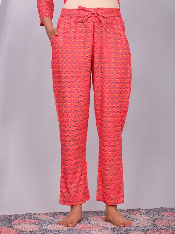 Coral_Pink_Cotton_Geometric_Printed_Night_Suit_Set_For_Women
