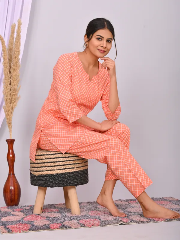 Peach_Cotton_Geometric_Printed_Night_Suit_Set_For_Women