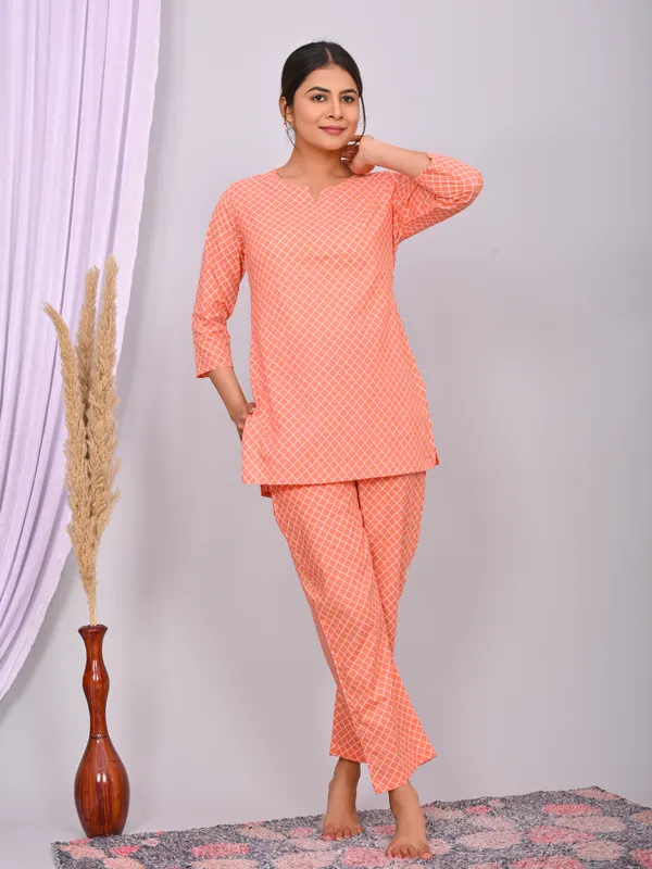 Peach_Cotton_Geometric_Printed_Night_Suit_Set_For_Women
