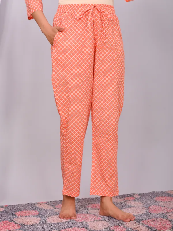 Peach_Cotton_Geometric_Printed_Night_Suit_Set_For_Women