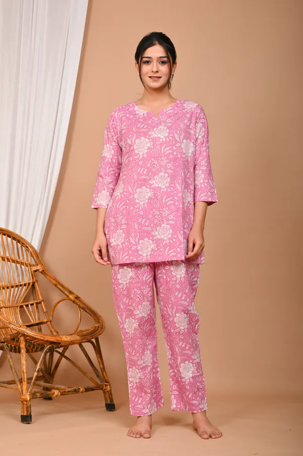 Pink_Cotton_Floral_Printed_Night_Suit_Set_For_Women