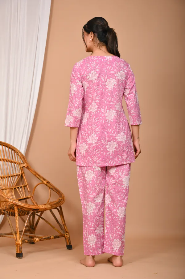 Pink_Cotton_Floral_Printed_Night_Suit_Set_For_Women