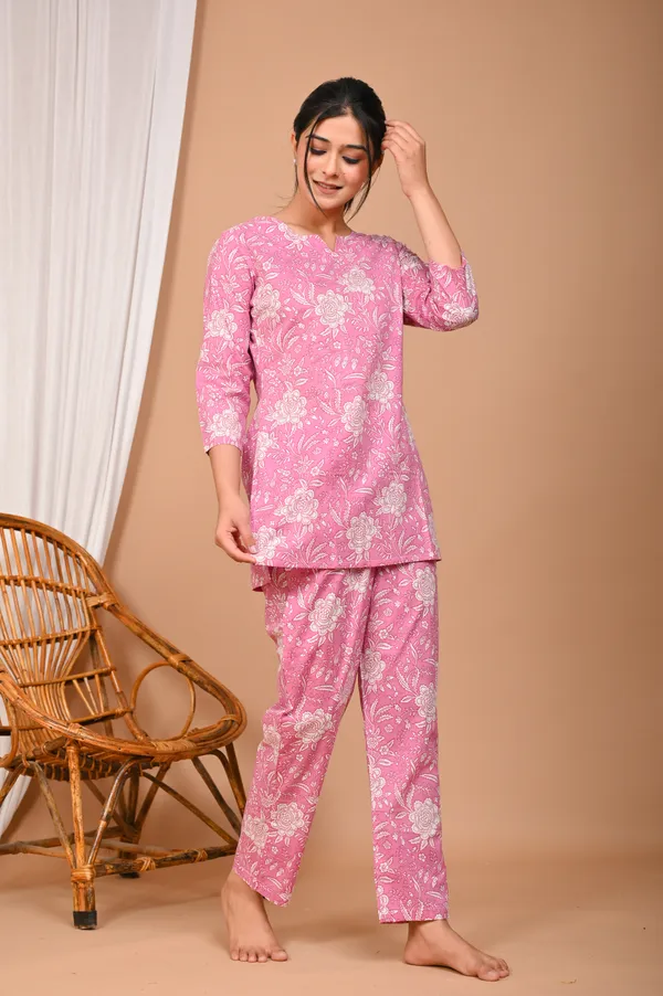 Pink_Cotton_Floral_Printed_Night_Suit_Set_For_Women