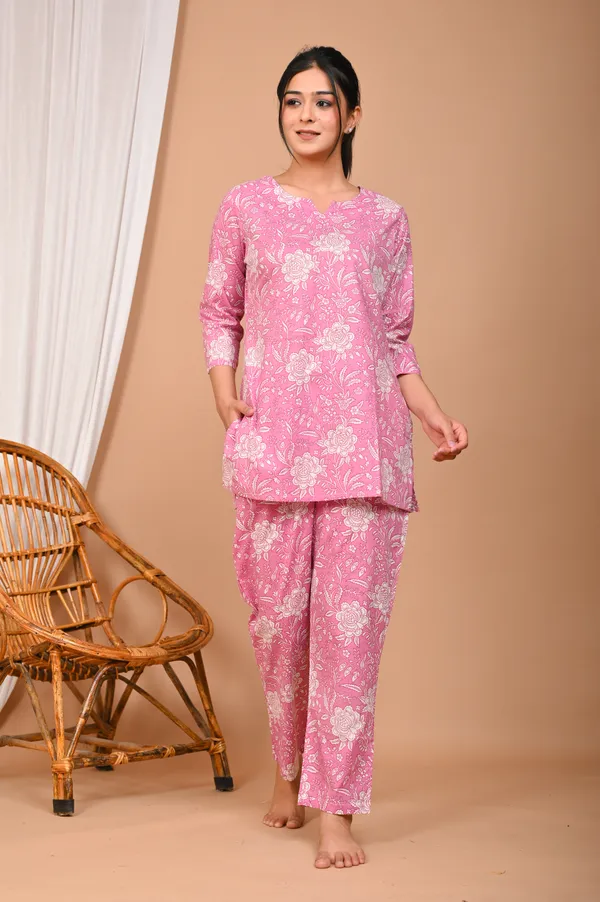 Pink_Cotton_Floral_Printed_Night_Suit_Set_For_Women
