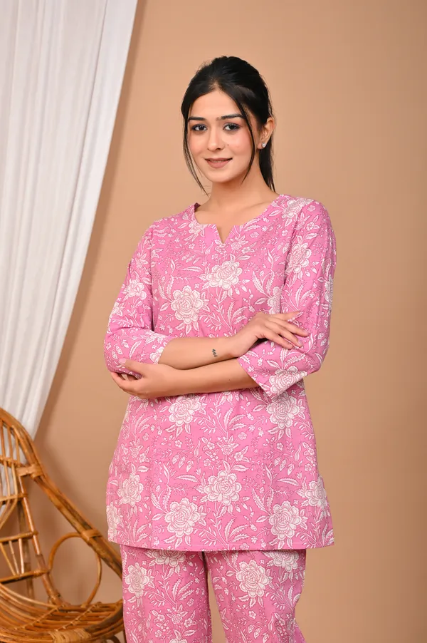 Pink_Cotton_Floral_Printed_Night_Suit_Set_For_Women