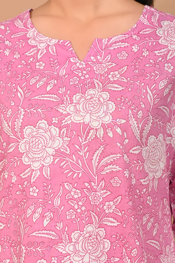 Pink_Cotton_Floral_Printed_Night_Suit_Set_For_Women