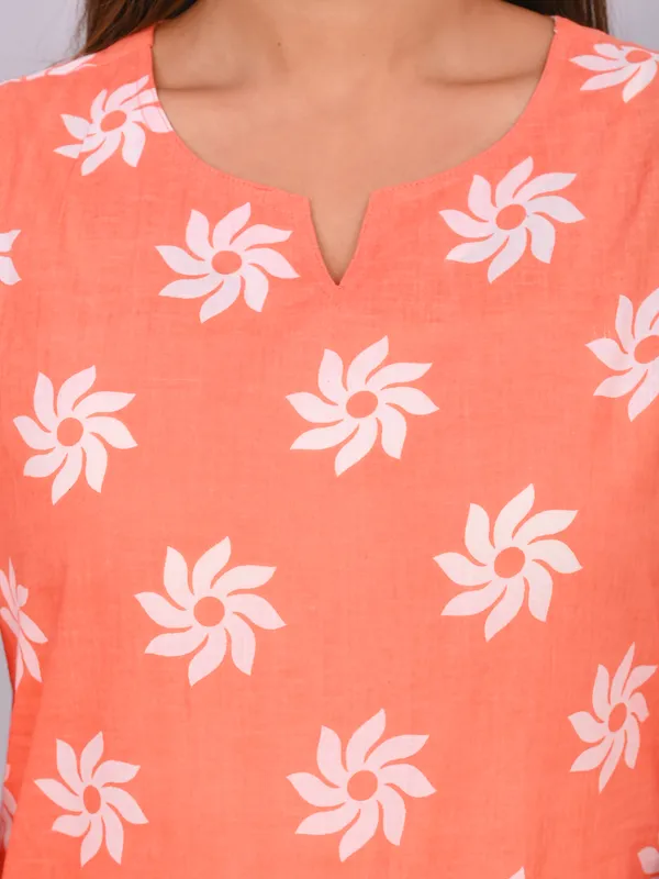 Peach_Cotton_Daisy_Printed_Night_Suit_Set_For_Women