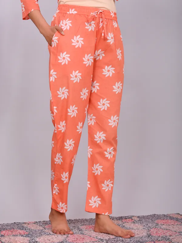 Peach_Cotton_Daisy_Printed_Night_Suit_Set_For_Women