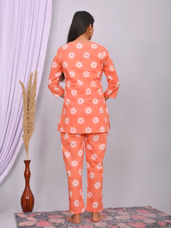 Peach_Cotton_Daisy_Printed_Night_Suit_Set_For_Women