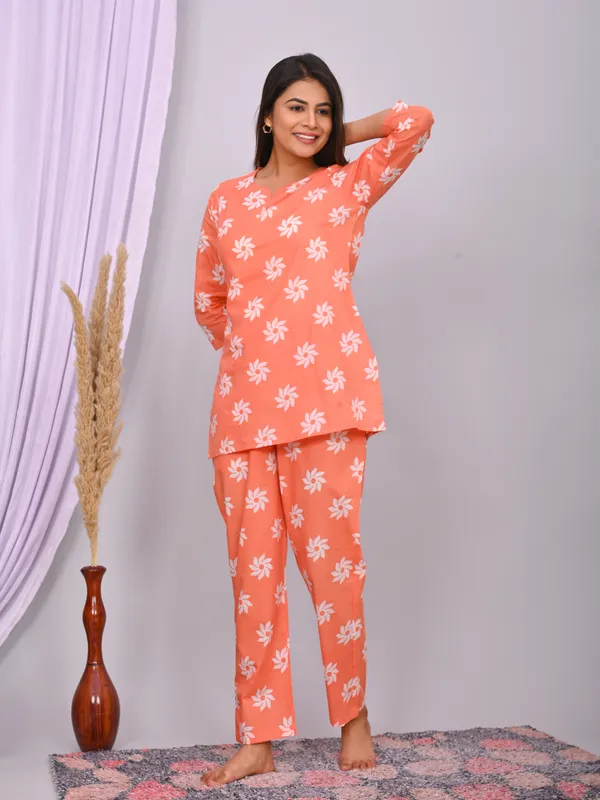 Peach_Cotton_Daisy_Printed_Night_Suit_Set_For_Women