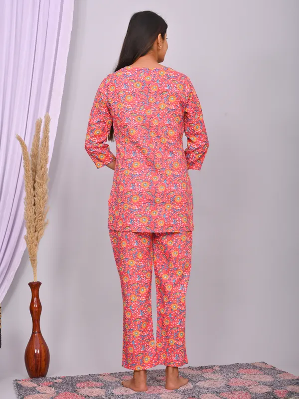 Coral_Pink_Cotton_Floral_Printed_Night_Suit_Set_For_Women