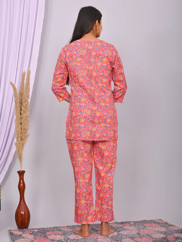 Coral_Pink_Cotton_Floral_Printed_Night_Suit_Set_For_Women
