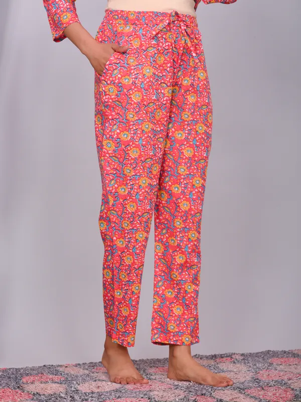 Coral_Pink_Cotton_Floral_Printed_Night_Suit_Set_For_Women
