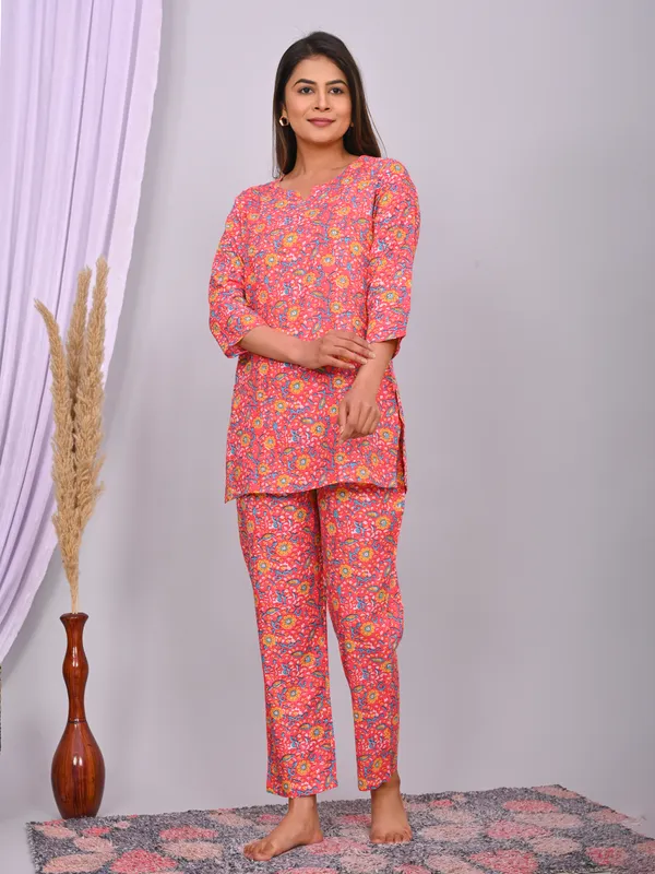 Coral_Pink_Cotton_Floral_Printed_Night_Suit_Set_For_Women