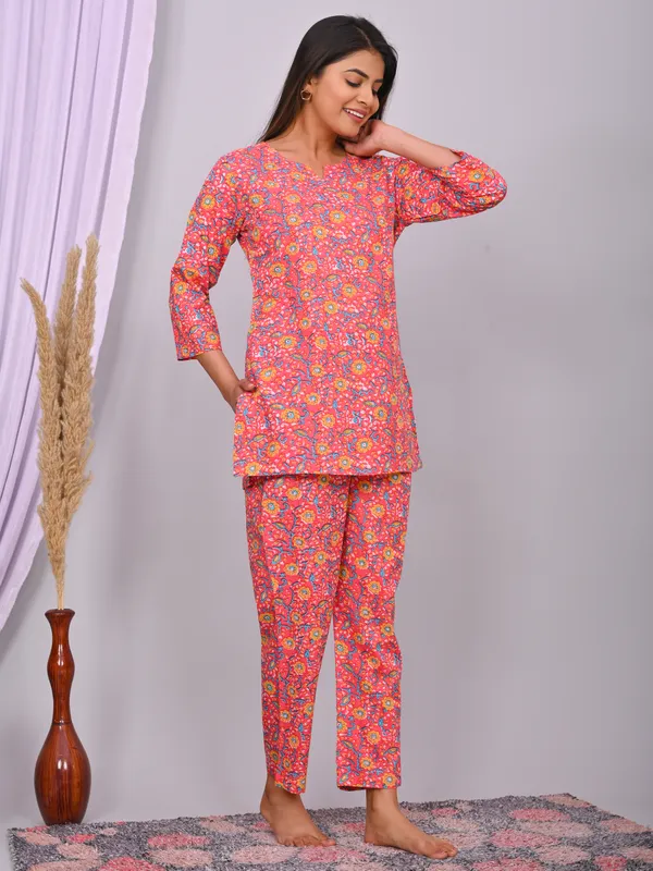 Coral_Pink_Cotton_Floral_Printed_Night_Suit_Set_For_Women