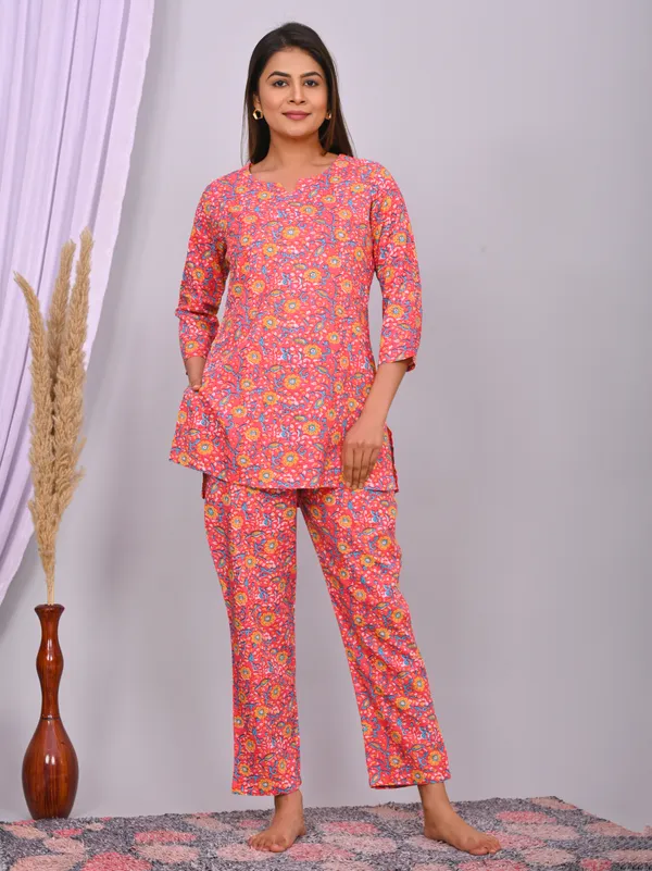 Coral_Pink_Cotton_Floral_Printed_Night_Suit_Set_For_Women