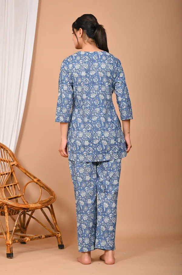 Indigo_Blue_Cotton_Floral_Printed_Night_Suit_Set_For_Women