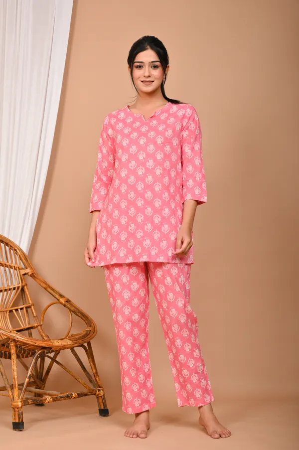 Pink_Cotton_Floral_Printed_Night_Suit_Set_For_Women