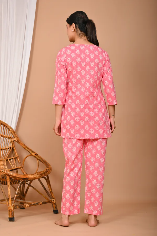 Pink_Cotton_Floral_Printed_Night_Suit_Set_For_Women