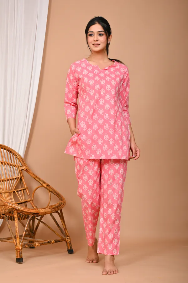 Pink_Cotton_Floral_Printed_Night_Suit_Set_For_Women