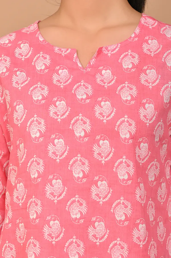 Pink_Cotton_Floral_Printed_Night_Suit_Set_For_Women