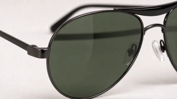 Black_Metal_Aviator_Green_Tinted_Lens_Sunglasses_For_Men