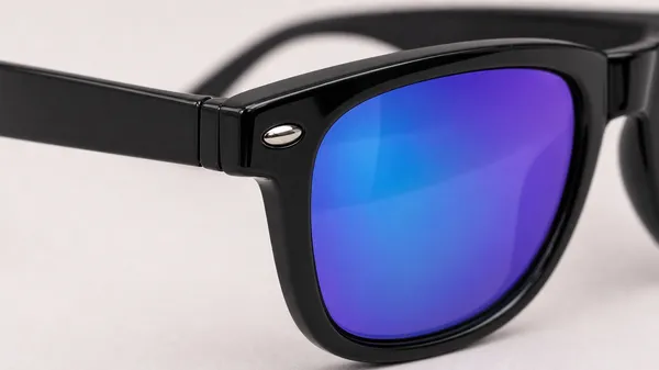 Black_Plastic_Wayfarer_Sunglasses_Blue_Mirrored_Lenses_For_Men
