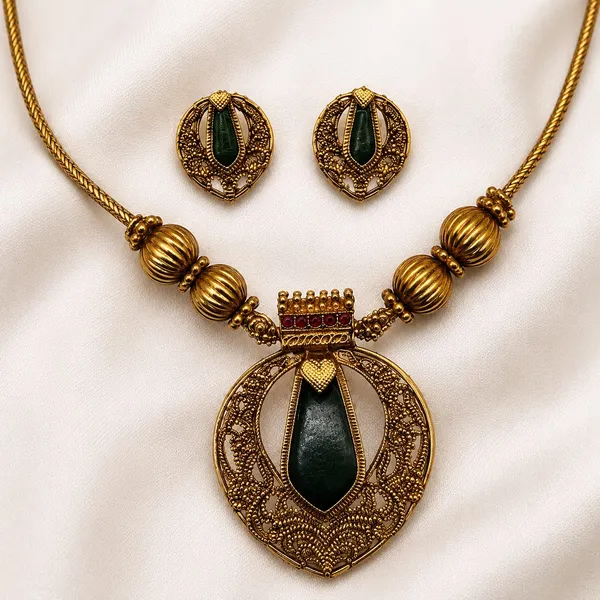 Spade_Necklace