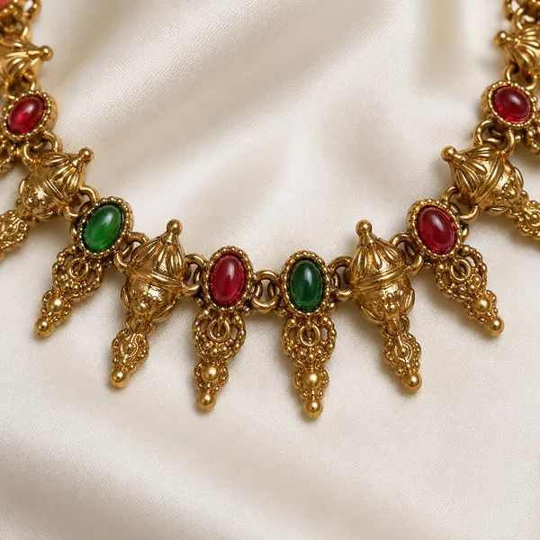 Amora_Crest_Necklace