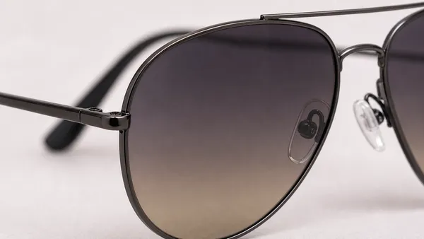 Black_Metal_Aviator_Sunglasses_Gradient_Lenses_For_Men