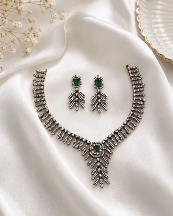 Emerald_Ad_Necklace