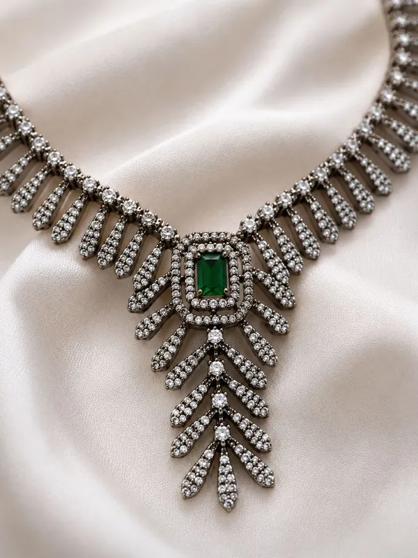 Emerald_Ad_Necklace