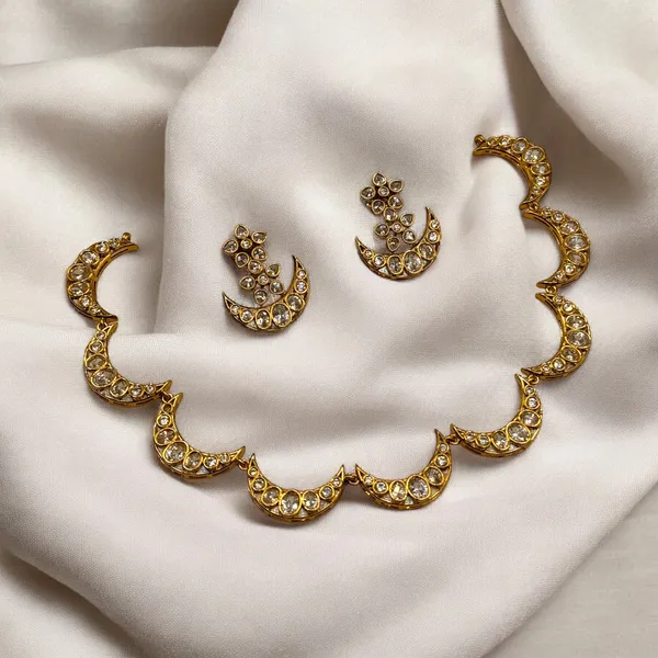 Ad_Half_Moon_Necklace