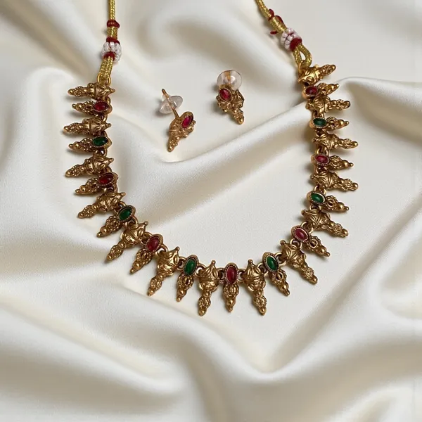 Amora_Crest_Necklace