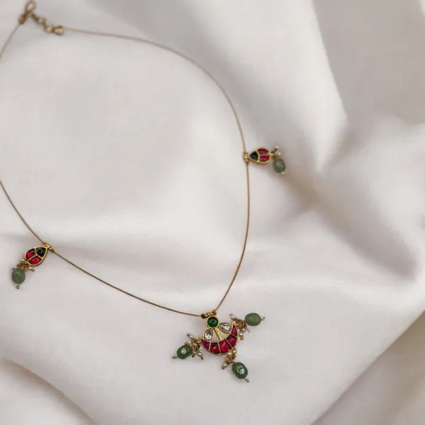 Chaand_Invisible_Necklace