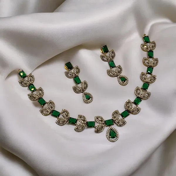 Emerald_Royal_Necklace