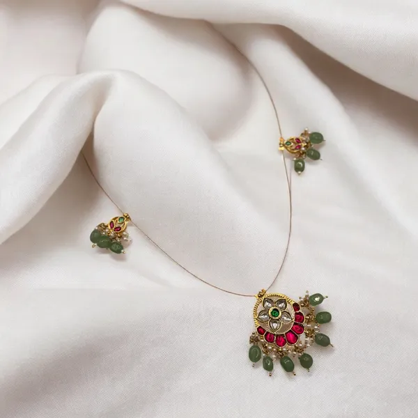 Flower_Petal_Invisible_Necklace