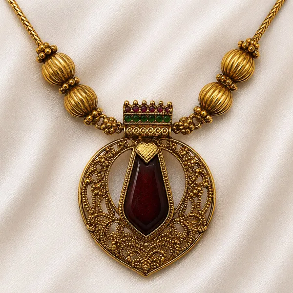 Spade_Necklace