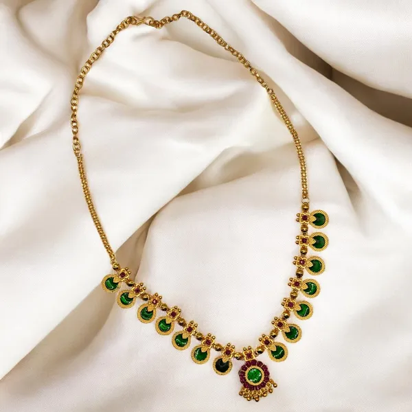 Gold_Petal_Necklace