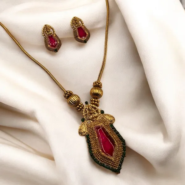 Rajshree_Pendant_Necklace