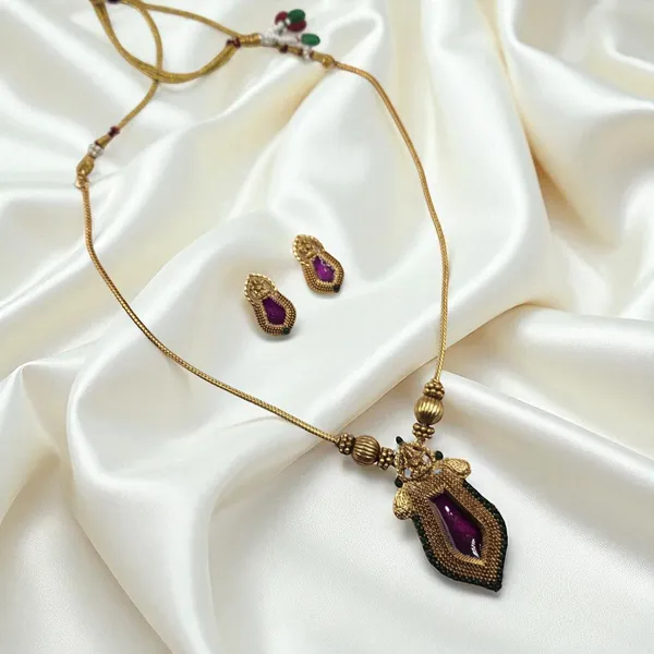 Rajshree_Pendant_Necklace
