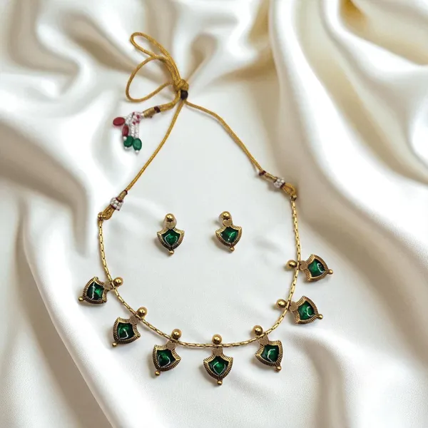 Spade_Necklace