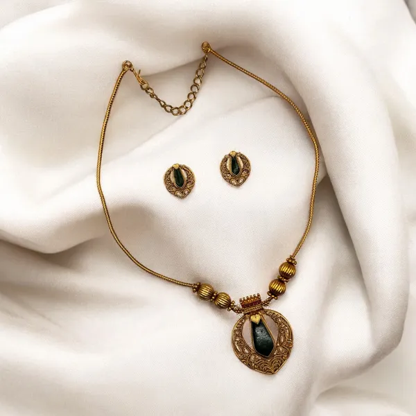 Spade_Necklace