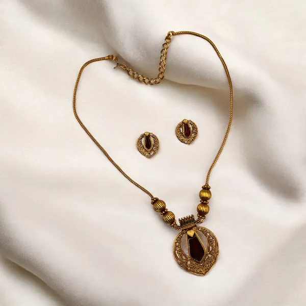 Spade_Necklace