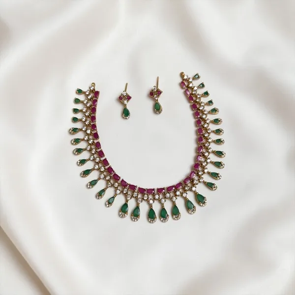 Sparkling_Ad_Necklace
