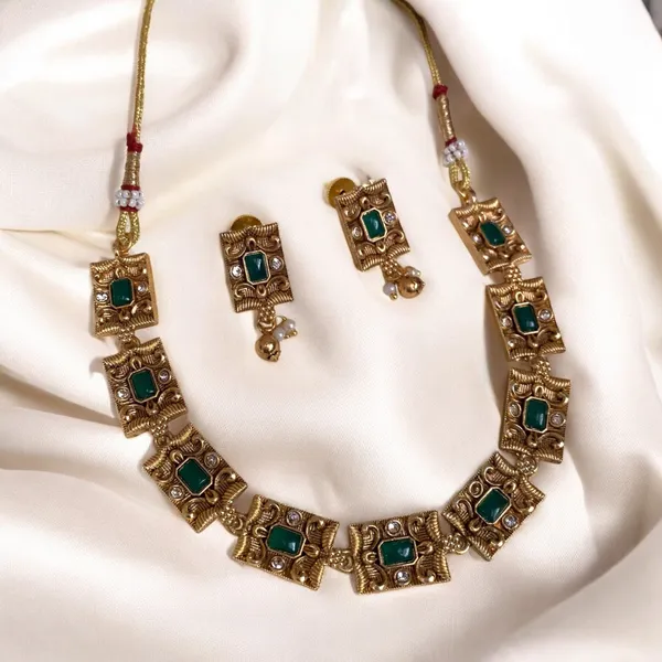 Square_Stud_Necklace