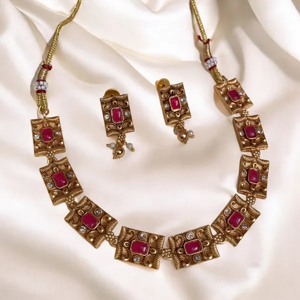 Square_Stud_Necklace